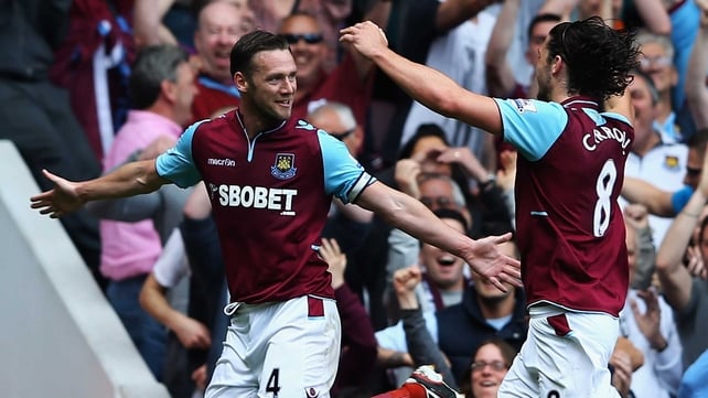 Kevin Nolan and Andy Carroll celebrate