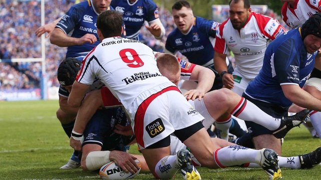 Leinster's Shane Jennings scores an early try