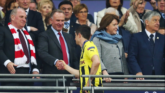 Robert Lewandowski receives commiserations from Bayern Munich officials