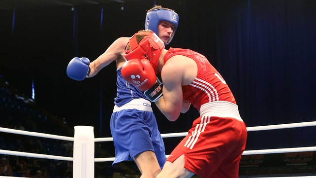 Sean McComb (l) was beaten 3-0 by Pavlo Ischenko in Minsk
