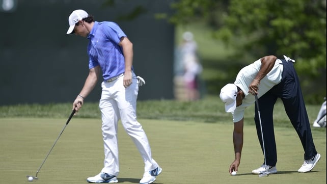 Rory McIlroy and Tiger Woods completing bogeys on the third