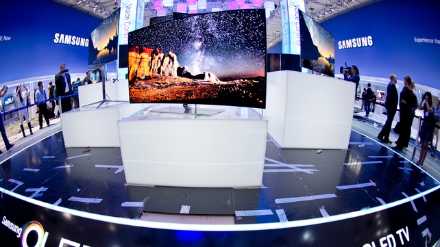 Samsung outlines new strategy at a rare meeting with analysts Samsung outlines new strategy at a rare meeting with analysts