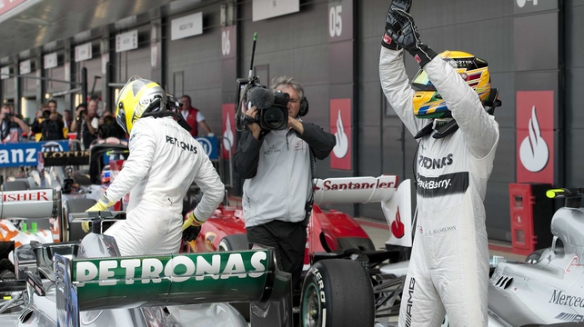 Lewis Hamilton took the applause of the grandstand after qualifying