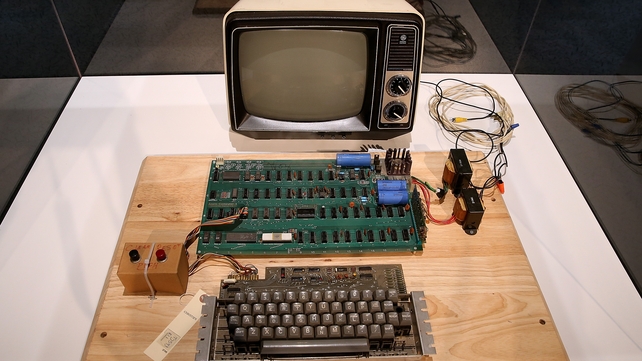 An original Apple computer from 1976 has sold at auction for $387,750 An original Apple computer from 1976 has sold at auction for $387,750