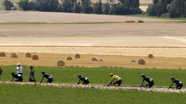 Chris Froome (in yellow) won the 15th stage and extended his overall lead