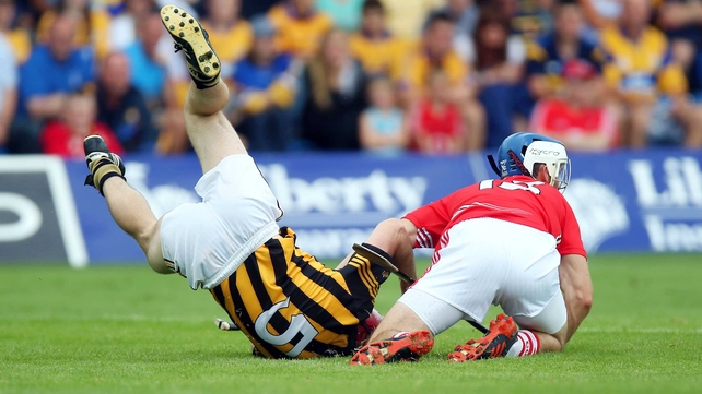 Luke O'Farrell of Cork with Tommy Walsh of Kilkenny