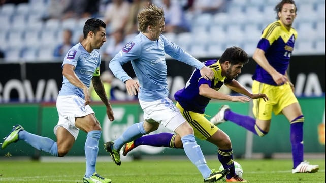 Swansea's Alejandro Pozuelo fends off Malmo's Emil Forsberg at the Swedbank Stadion