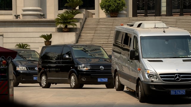 Convoy takes Bo Xilai away from the court house Convoy takes Bo Xilai away from the court house