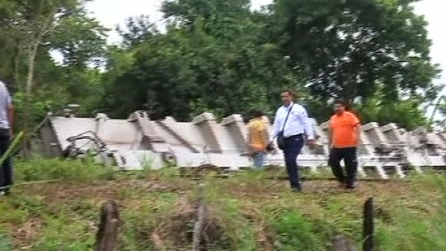 Ambulances were unable to reach the accident scene in Huimanguillo because of the difficult terrain Ambulances were unable to reach the accident scene in Huimanguillo because of the difficult terrain