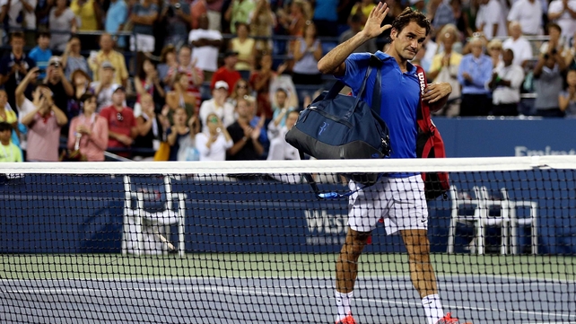 Roger Federer waves goodbye to the Louis Armstrong crowd after his loss to the 19th seed Tommy Robredo