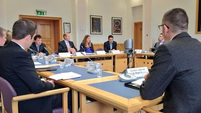Challenges and opportunities associated with selling online are being discussed Challenges and opportunities associated with selling online are being discussed