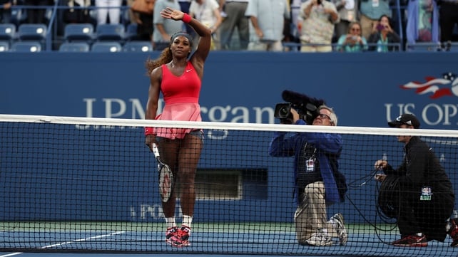 Serena Williams celebrates defeating Li Na