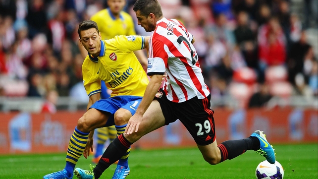 New Arsenal signing Mesut Oezil takes on Sunderland's Valentin Roberge
