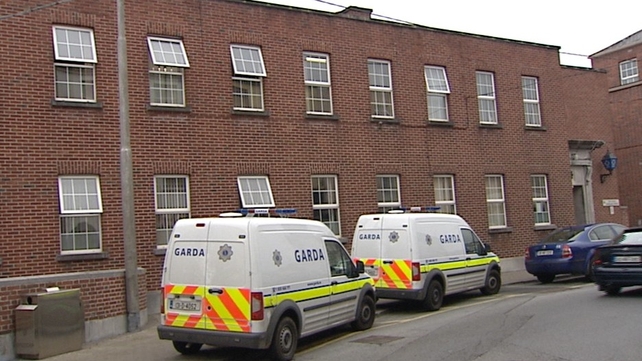 Gardaí in Athlone investigating discovery of body in River Shannon Gardaí in Athlone investigating discovery of body in River Shannon