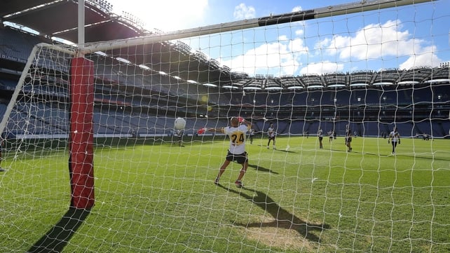 The Australian squad gets some practice in at Croke Park