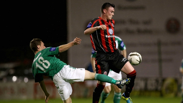 Bhos' Darragh Reynor gets the better of John Mulroy