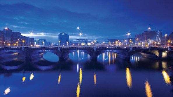 Cormac ag a Cúig beo ó Bhéal Feirste