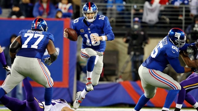 Eli Manning avoids a tackle at MetLife Stadium