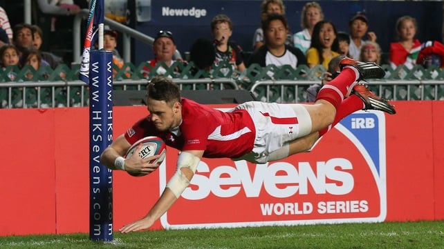 Cory Allen scores a try during the 2013 Hong Kong Sevens