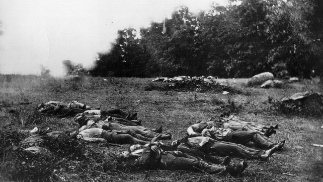 Corpses lying on the battlefield at Gettysburg in Pennsylvania, after the bloodiest battle of America's Civil war, in which nearly 6,000 soldiers died in three days of fighting Corpses lying on the battlefield at Gettysburg in Pennsylvania, after the bloodiest battle of America's Civil war, in which nearly 6,000 soldiers died in three days of fighting
