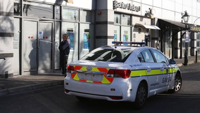Cash recovered following armed raid on Dublin bank Cash recovered following armed raid on Dublin bank