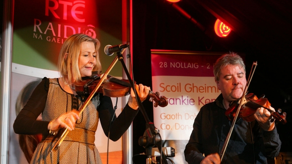Seoladh Scoil Gheimhridh Frankie Kennedy