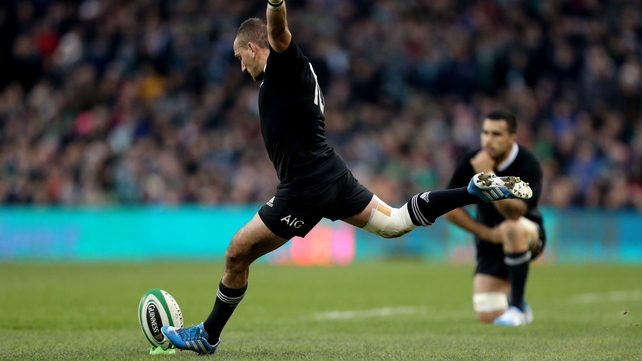 Aaron Cruden taking the winning conversion