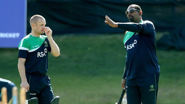 Phil Simmons talks tactics with William Porterfield