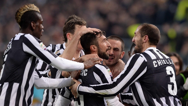 Juventus beat nine-man Roma in Turin