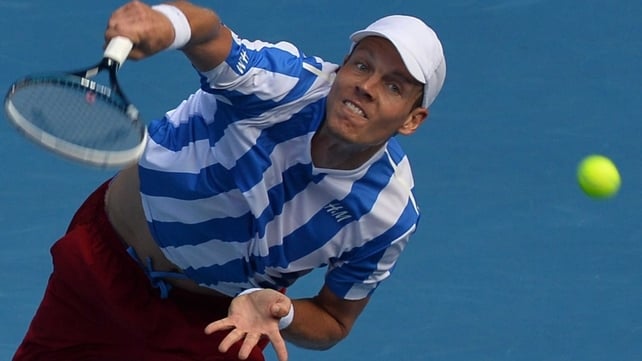 Tomas Berdych kept his composure in the fourth set to claim victory