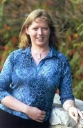 Bríd Ní Mhaoilchiaráin, amhránaí sean-nóis agus múinteoir scoile.
