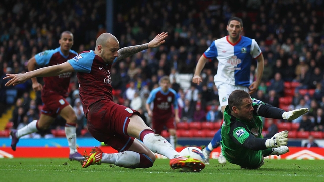 Alan Hutton is still being selected by Scotland