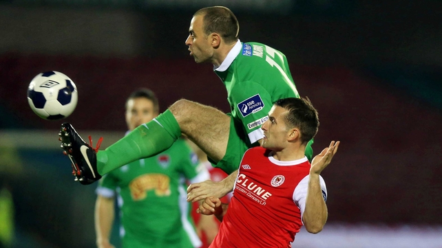 Cork's Dan Murray gets in ahead of Christy Fagan of Pat's