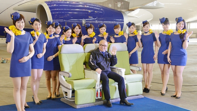 Skymark president Shinichi Nishikubo poses with cabin crew Skymark president Shinichi Nishikubo poses with cabin crew