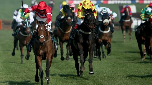 Daryl Jacob rides Lac Fontana (left) to victory