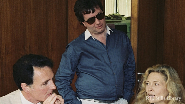 Mike Murphy and Faye Dunaway, but who is the man in the middle?
