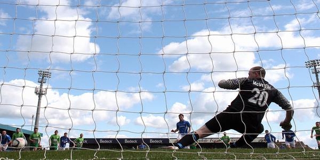 Leeds sign striker from Glenavon