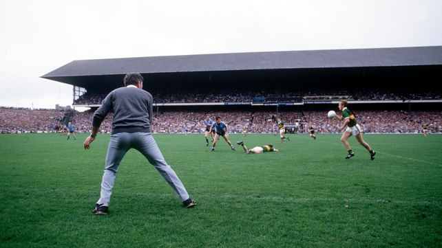 Mick O'Dwyer urges on his Kerry side against Dublin in the closing moments of the 1985 All-Ireland final