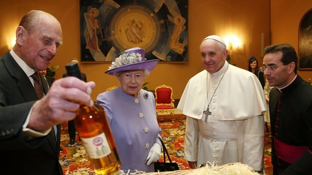 The queen presented Pope Francis with a hamper of British produce The queen presented Pope Francis with a hamper of British produce