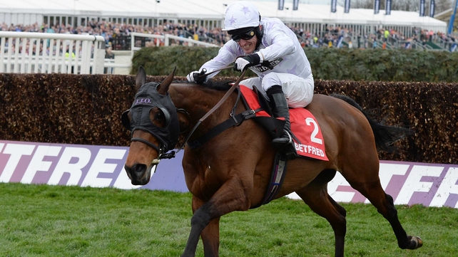 Holywell one his fourth race on the trot in the Mildmay Novices' Chase