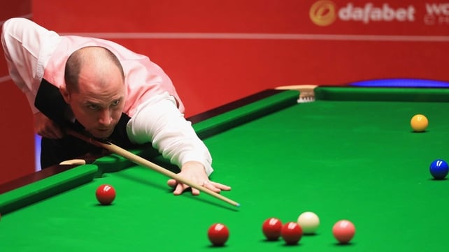 Joe Perry takes a two-frame lead into the morning session
