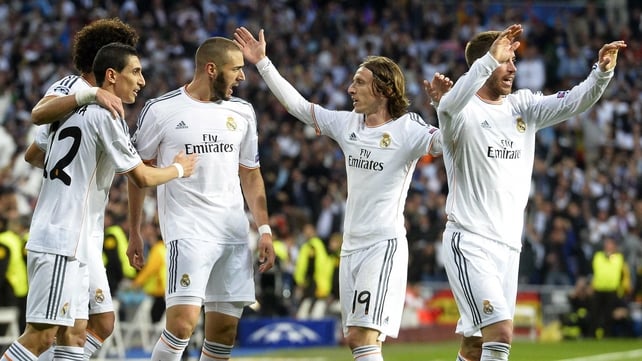 Madrid players celebrate Benzema's opener