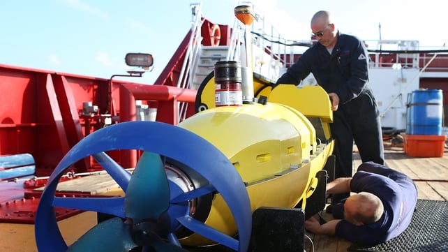 Pre-deployment checks on the Phoenix Autonomous Underwater Vehicle Artemis Pre-deployment checks on the Phoenix Autonomous Underwater Vehicle Artemis