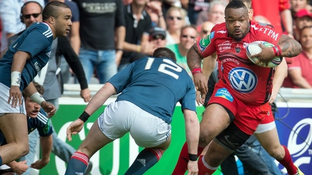 Toulon's French centre Mathieu Bastareaud (right) dodges Munster's James Downey