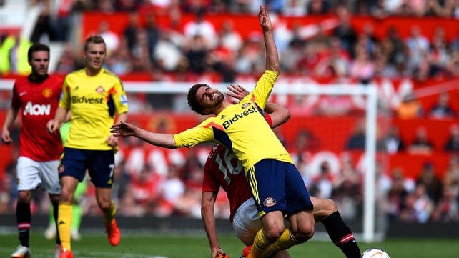 Fabio Borini of Sunderland is brought down by Michael Carrick
