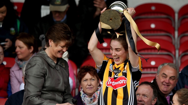Kilkenny breeze past Clare