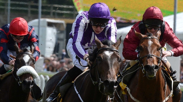 Kingfisher (c) ridden by Joseph O'Brien wins the The Betfair Cash Out Dee Stakes