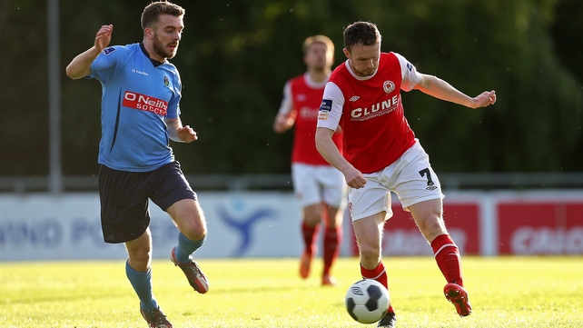 UCD's Thomas O'Halloran closes down Conan Byrne of St Patrick's Athletic