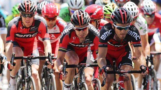 Australian Cadel Evans (centre) leads the Giro after eight stages