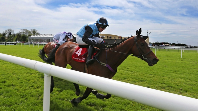 Bless N'ject got the better of a duel with Star Power by two lengths